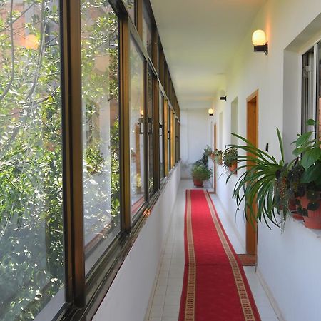 Hotel Haxhiu Tirana Exteriör bild
